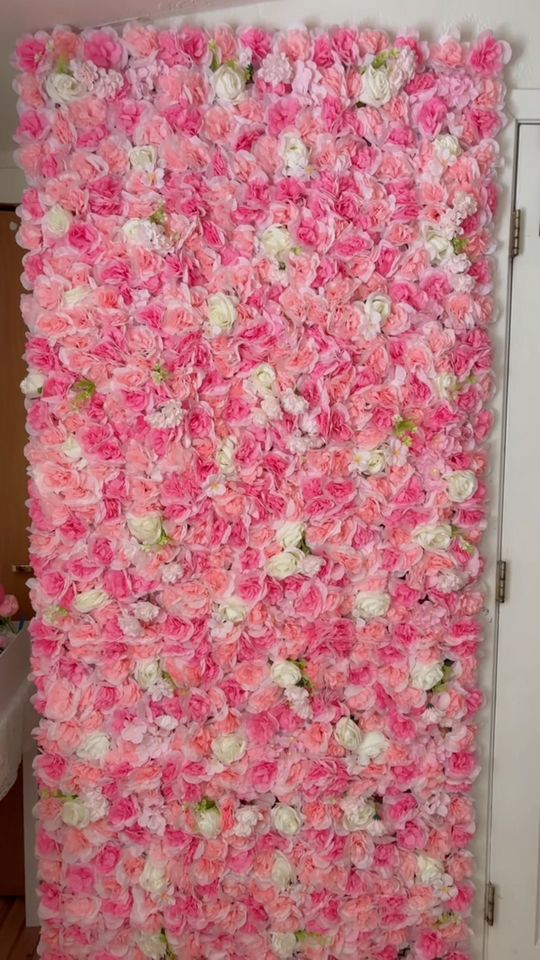 Portada del video: su flower wall de rosas rosas
