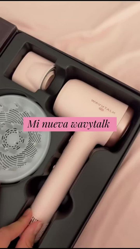 Secadora Wavytalk rosa nueva en su caja, del video de Vilma